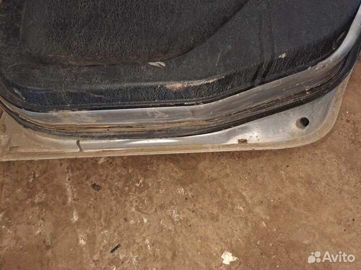 Дверь задняя правая Mitsubishi Carisma