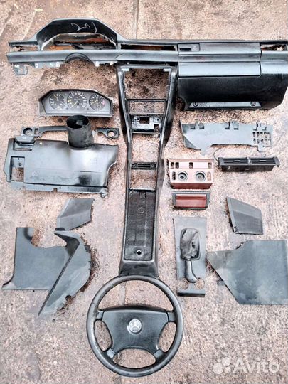 Детали салона Mercedes 124