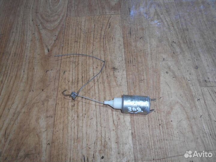 Активатор замка крышки багажника Volkswagen Golf