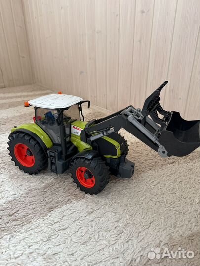 Трактор bruder