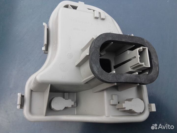 Фольксваген поло седан плата левого фонаря Новая