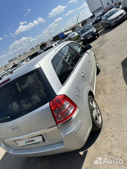 Opel Zafira, 2011