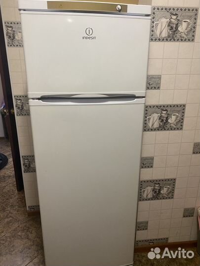 Холодильник indesit
