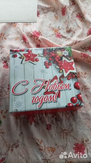 Подарочная коробка