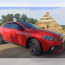 Volvo V40 Cross Country 1.6 AMT, 2015, 122 500 км, с пробегом, цена 1 715 000 руб.