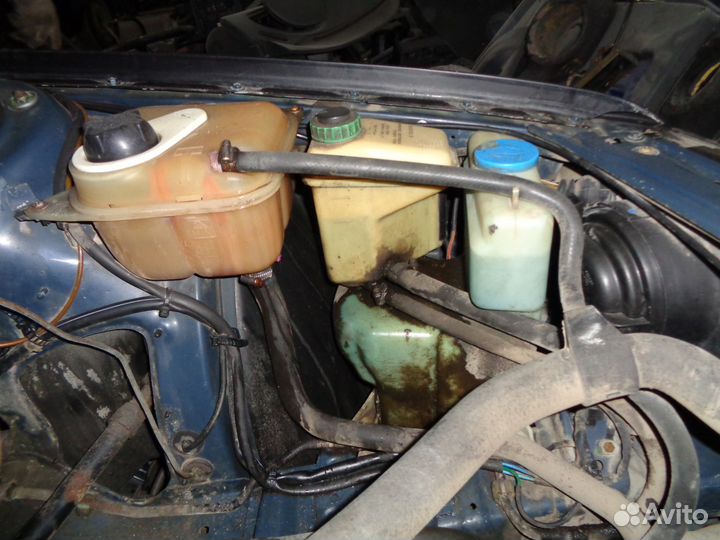 Бачек гура ауди 100 с4 (45)