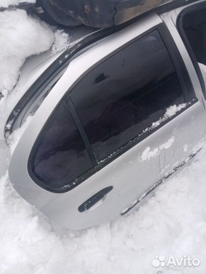 Дверь задняя правая Nissan Primera седан (Р11)