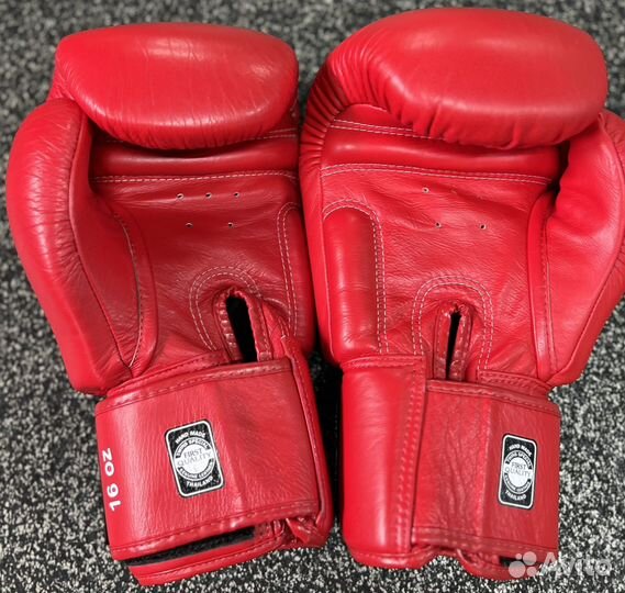 Боксеракиие перчатки Twins special