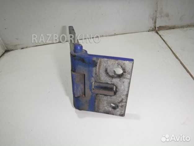 Петля двери передней правой нижняя