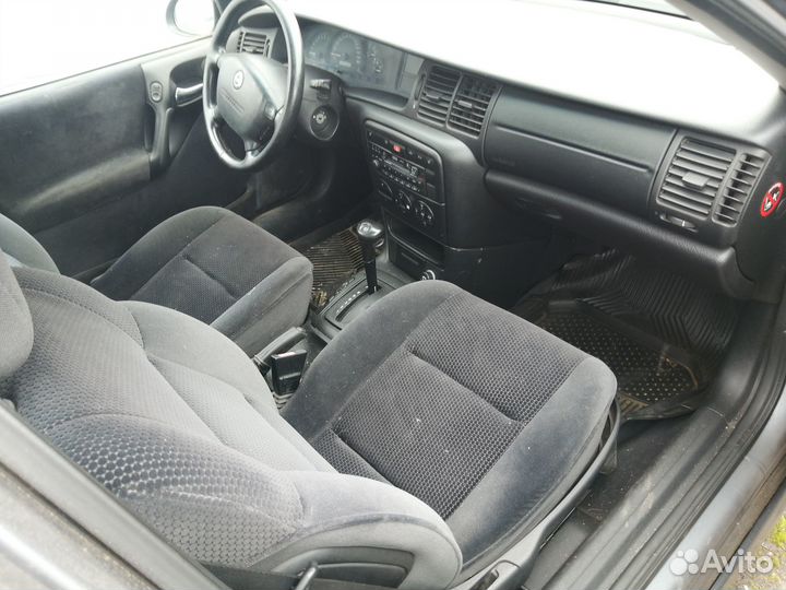 Opel Vectra 2.2 аt, 2001