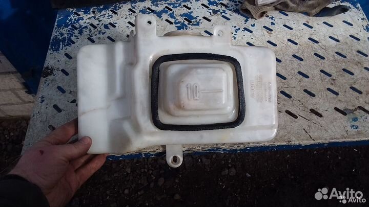 Бачок омывателя Hino Ranger