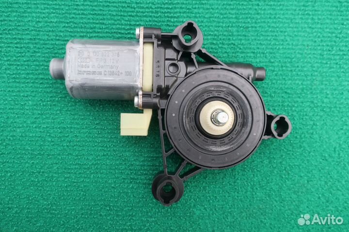 Моторчик стеклоподъёмника передний правый Golf 7