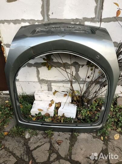 Nissan 90100-AU232 Крышка багажники