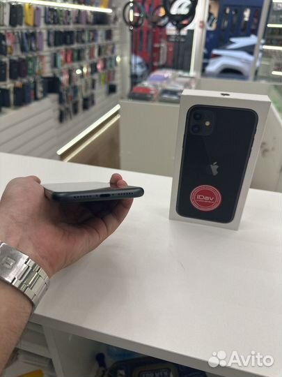 iPhone 11, 64 ГБ