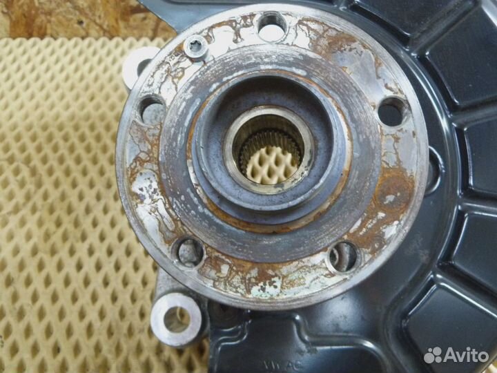 Кулак поворотный передний левый VW Passat B7 2011-2015 (3C0407253F)