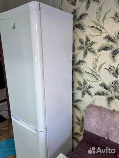 Холодильник indesit