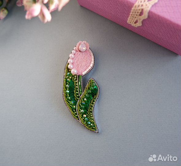 Брошь из бисера Тюльпан С жемчугом Сваровски