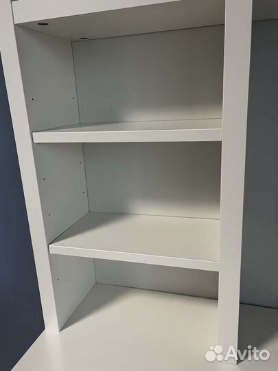 Письменный стол для школьника белый