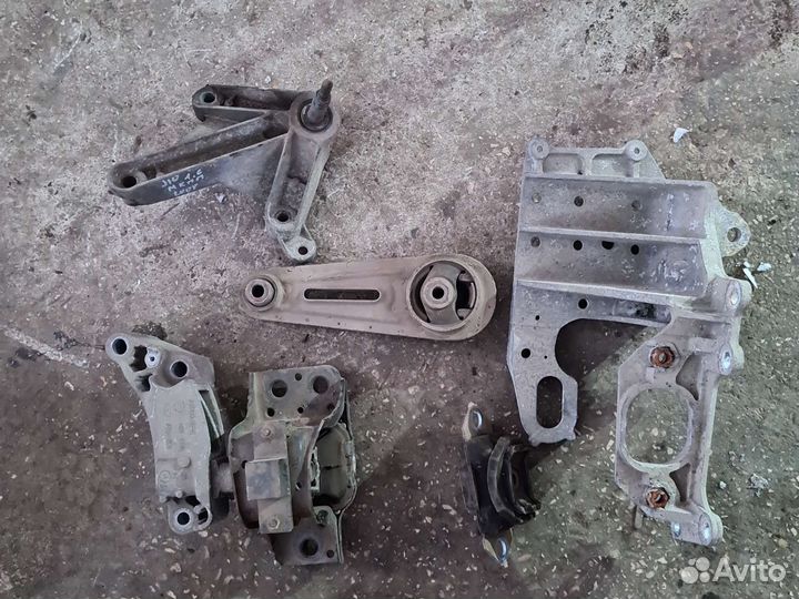 Кронштейн кпп и двс Nissan Qashqai j10