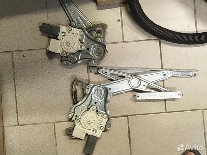 Стекло подъёмник Toyota avensis 2