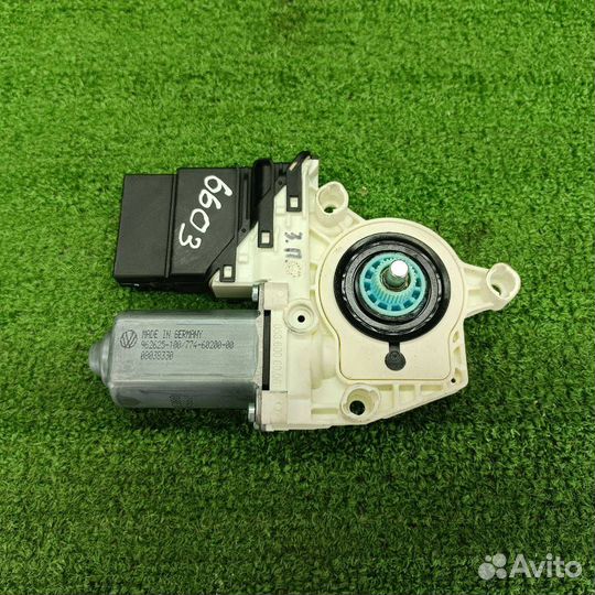 Моторчик стеклоподъемника задний правый Volkswagen