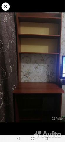 Компьютерный стол с полками