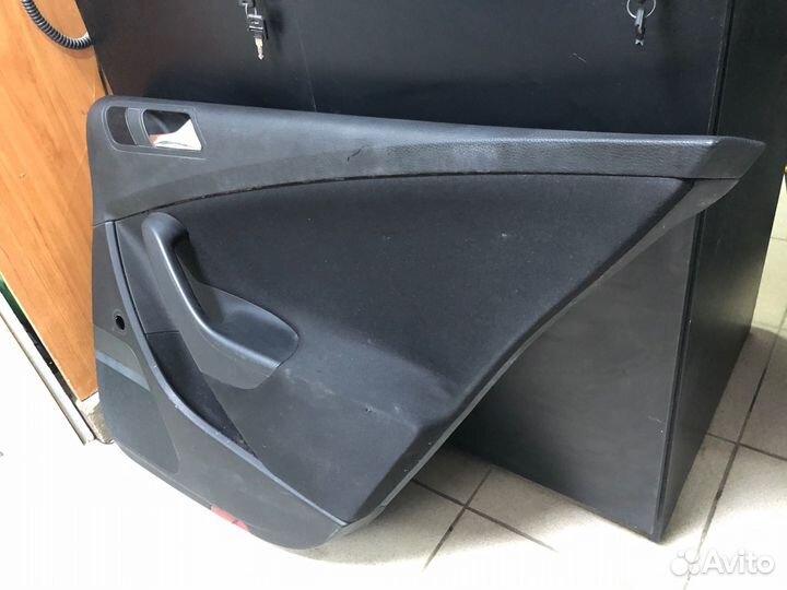 Обшивка двери задняя правая Volkswagen Passat B6