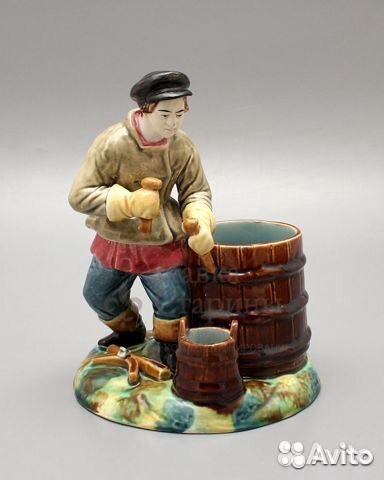 Антикварная статуэтка Бондарь фабрика Кузнецова