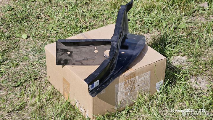 Панель фонаря правого Sandero 6001550837