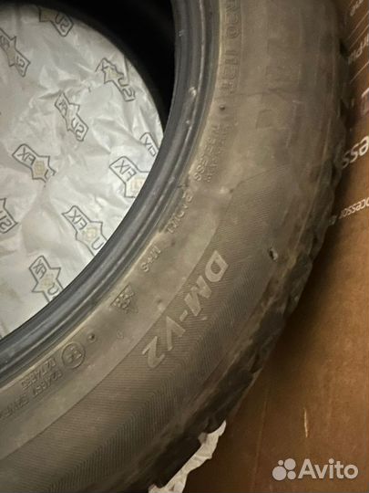 Bridgestone Blizzak DM-V2 285/50 R20