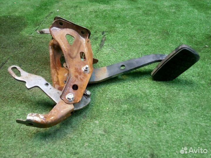 Педаль тормоза Toyota Land Cruiser Prado KDJ150