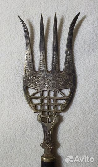 Предметы сервировки с прорезным декором. Европа