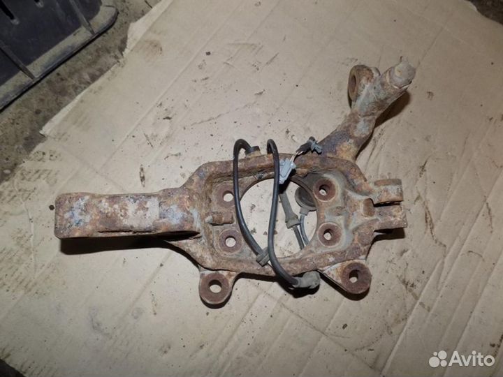 Кулак поворотный передний правый Teana J31 2006-20