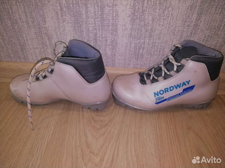 Лыжные ботинки