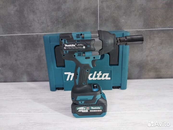 Аккумуляторный бесщеточный гайковерт Makita 800N.m