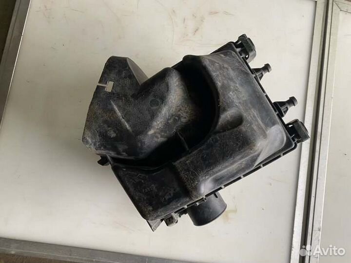 Корпус воздушного фильтра Nissan Juke F15