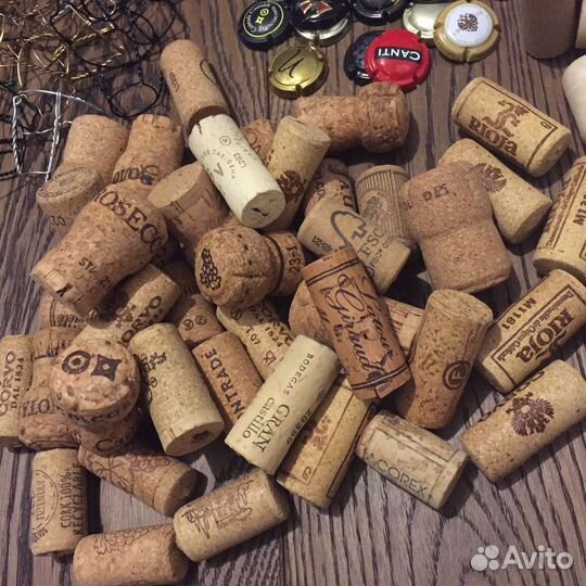 Пробки от бутылок, плакетки