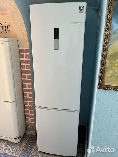 Холодильник Bosch KGE39XW2AR