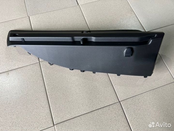 Держатель задней полки правый Renault Duster