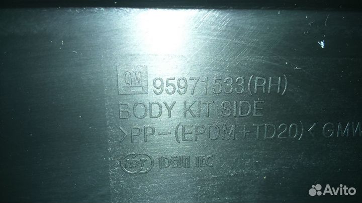 Новые накладки порогов Chevrolet Aveo T300