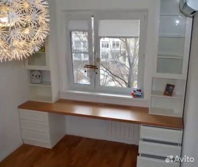 Рабочий стол. Рабочая зона у окна