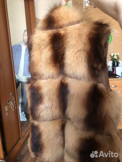 Жилетка женская меховая из лисы