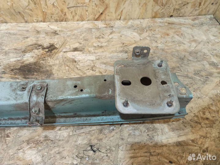 Усилитель переднего бампера Ford Focus 1