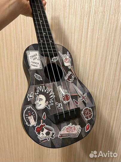 Укулеле с лимитированными стикерами 