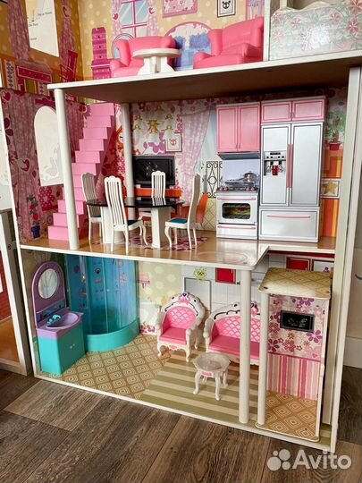 Огромный кукольный дом с лифтом, гаражом с машиной