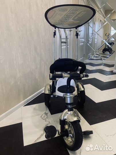 Велосипед с ручкой черный