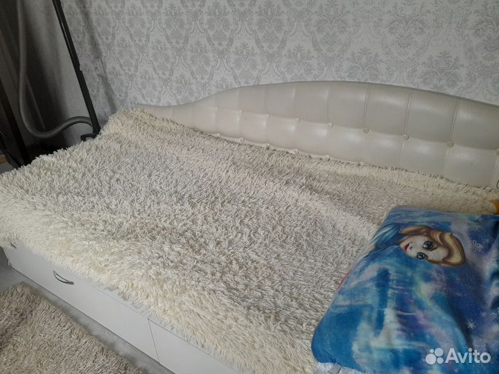 Кровать с матрасом