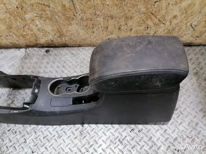 Подлокотник Geely Emgrand EC 7