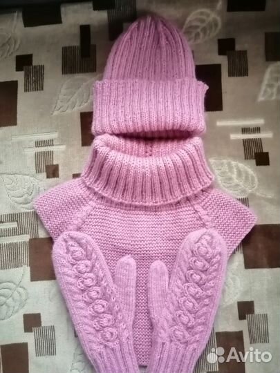 Шапка, манишка, варежки