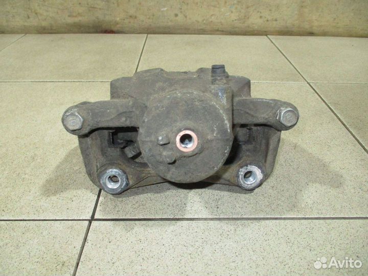 Суппорт передний правый Kia Ceed 2 (JD)